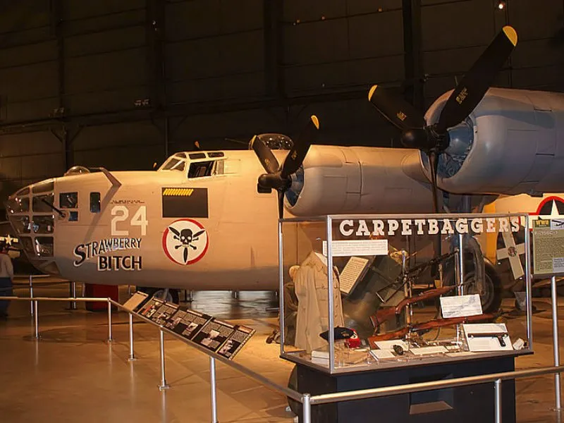 Lil boekje Kenia Harrington Aviation Museum | VisitRevisit
